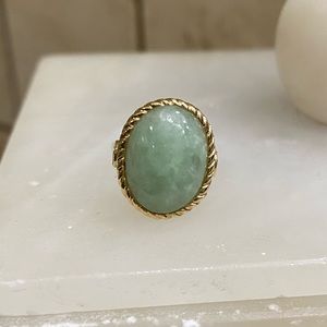 Classic 14kt Gold and Light Jade Ring!